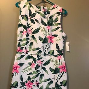 🎁 NWT: Sleeveless floral dress 👗